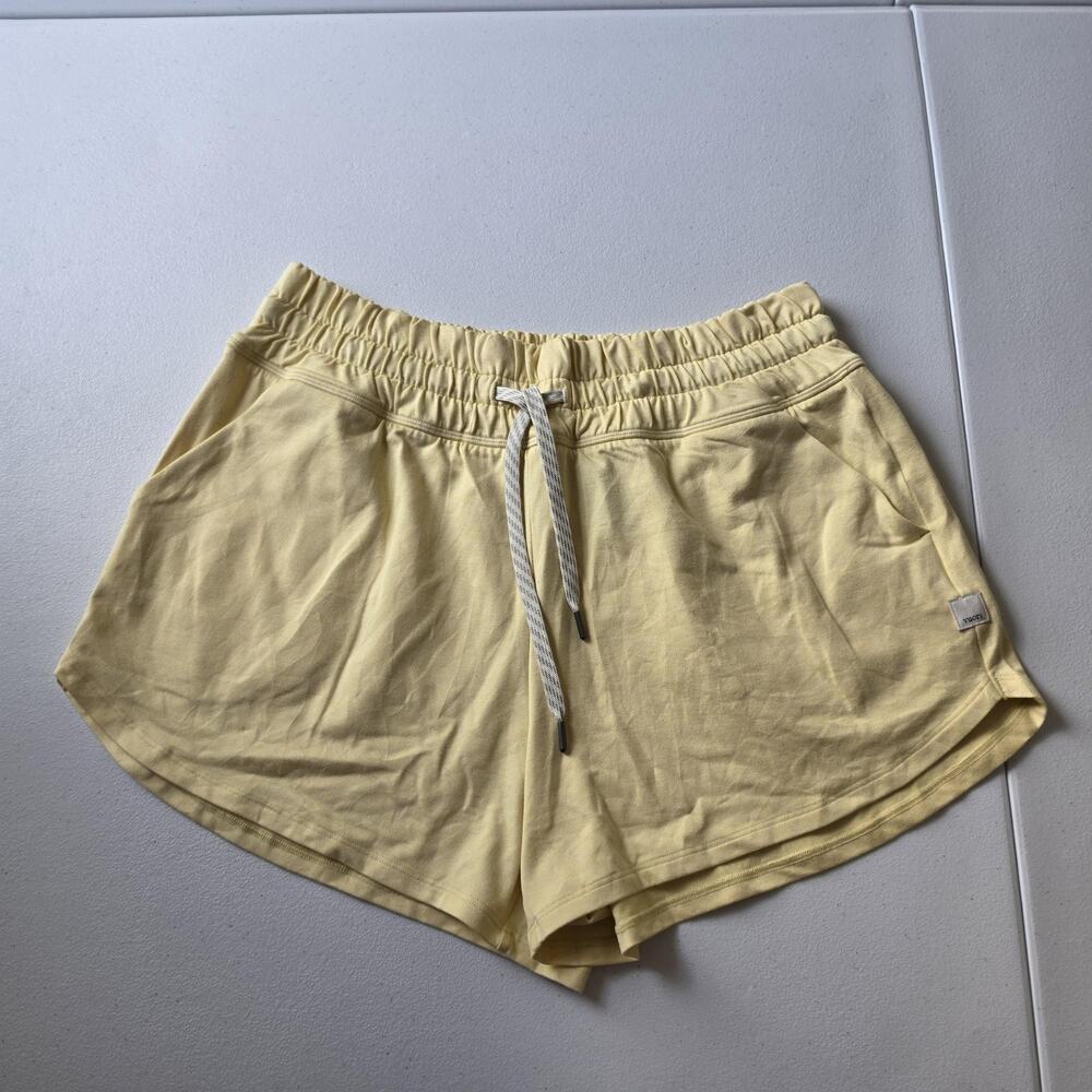 Vuori Shorts Halo Performance 2.0 Womens Medium Yellow 3 In Jersey VW3062